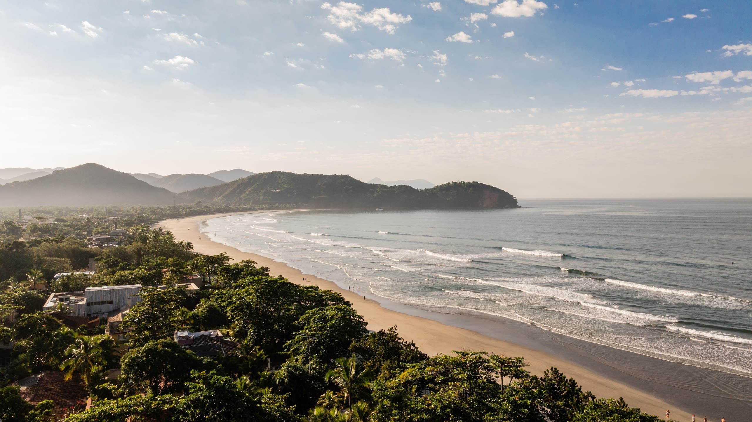 Enseada da Praia da Baleia vista do alto